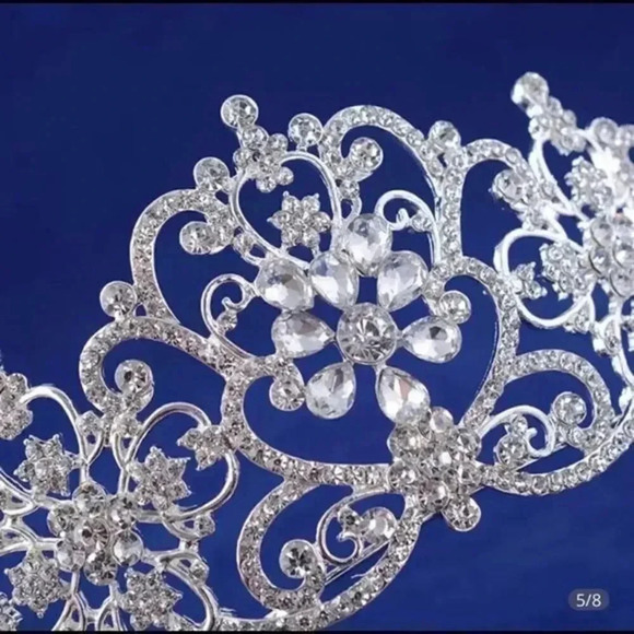 Luxury Rheinstone Royal Princess tiara - Picture 2 of 11
